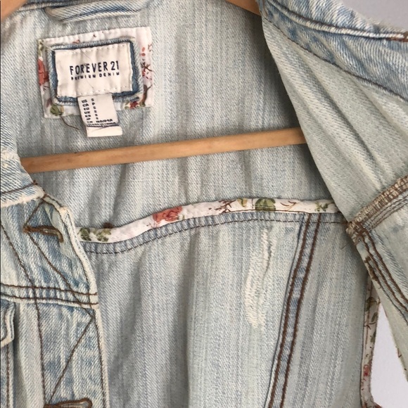 Distressed light denim vest - Picture 4 of 7